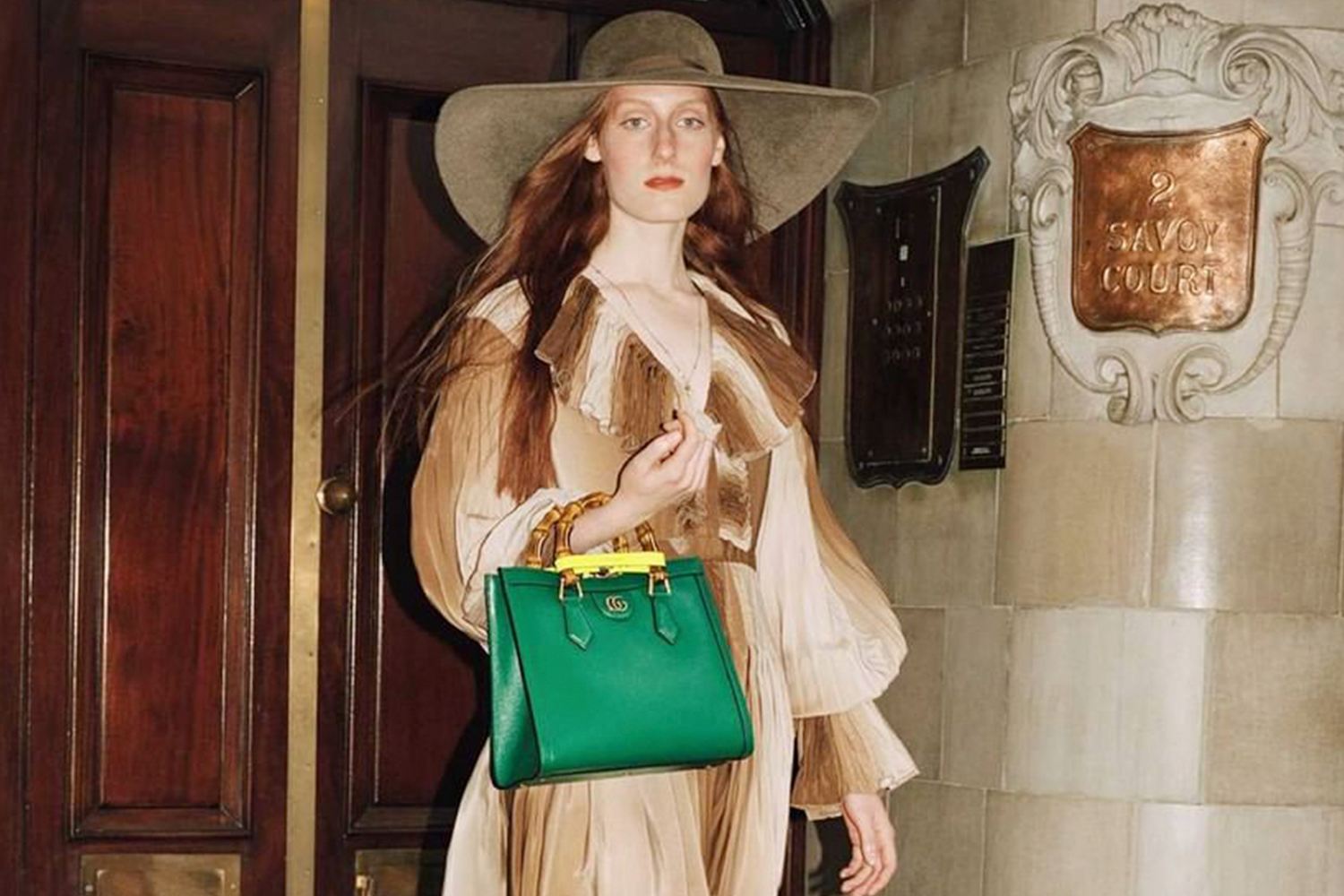 Gucci hồi sinh lại mẫu túi xách cổ điển Gucci Diana Bag - Thời Trang
