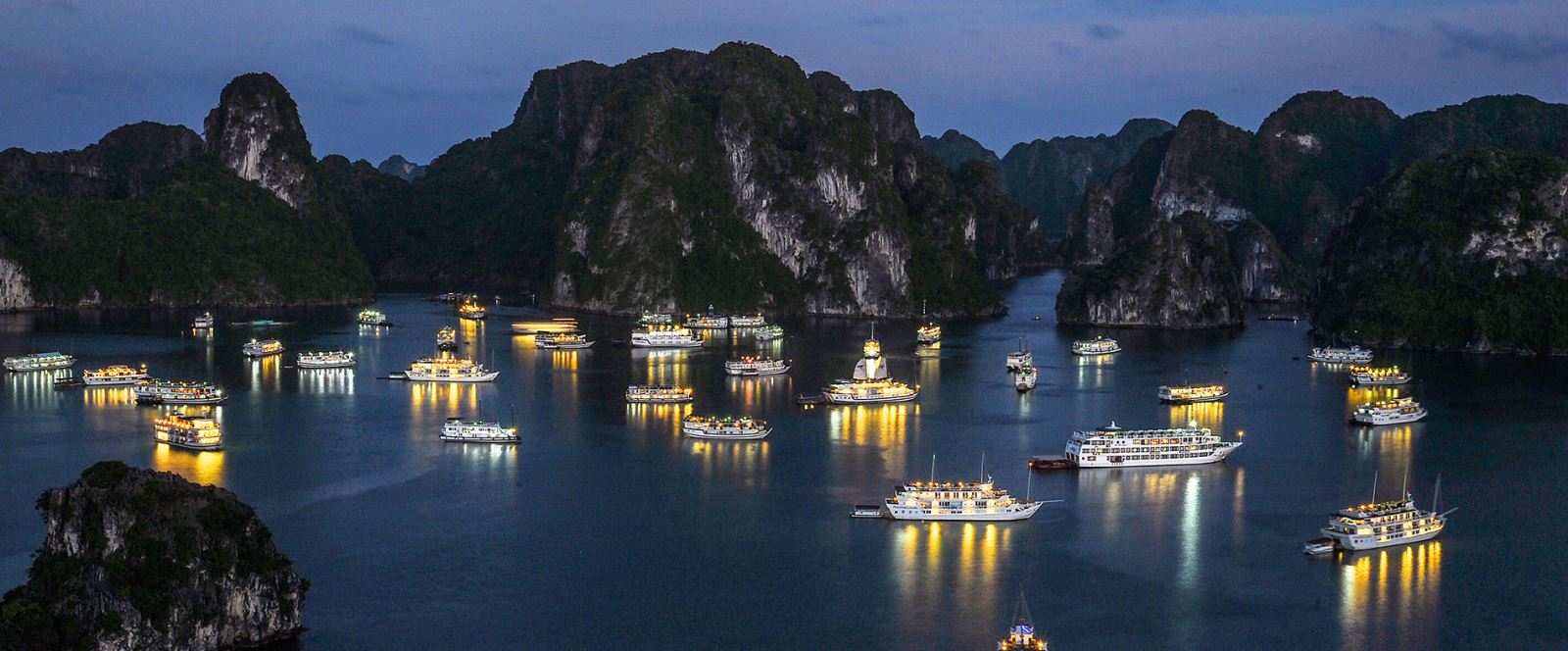 Vịnh Hạ Long về đêm